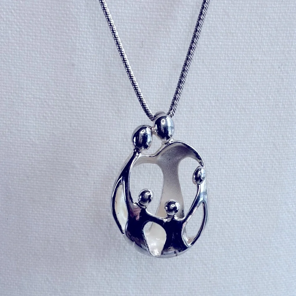 Family of Five Pendant Necklace .925 Sterling Silver Parents & Three Children‎